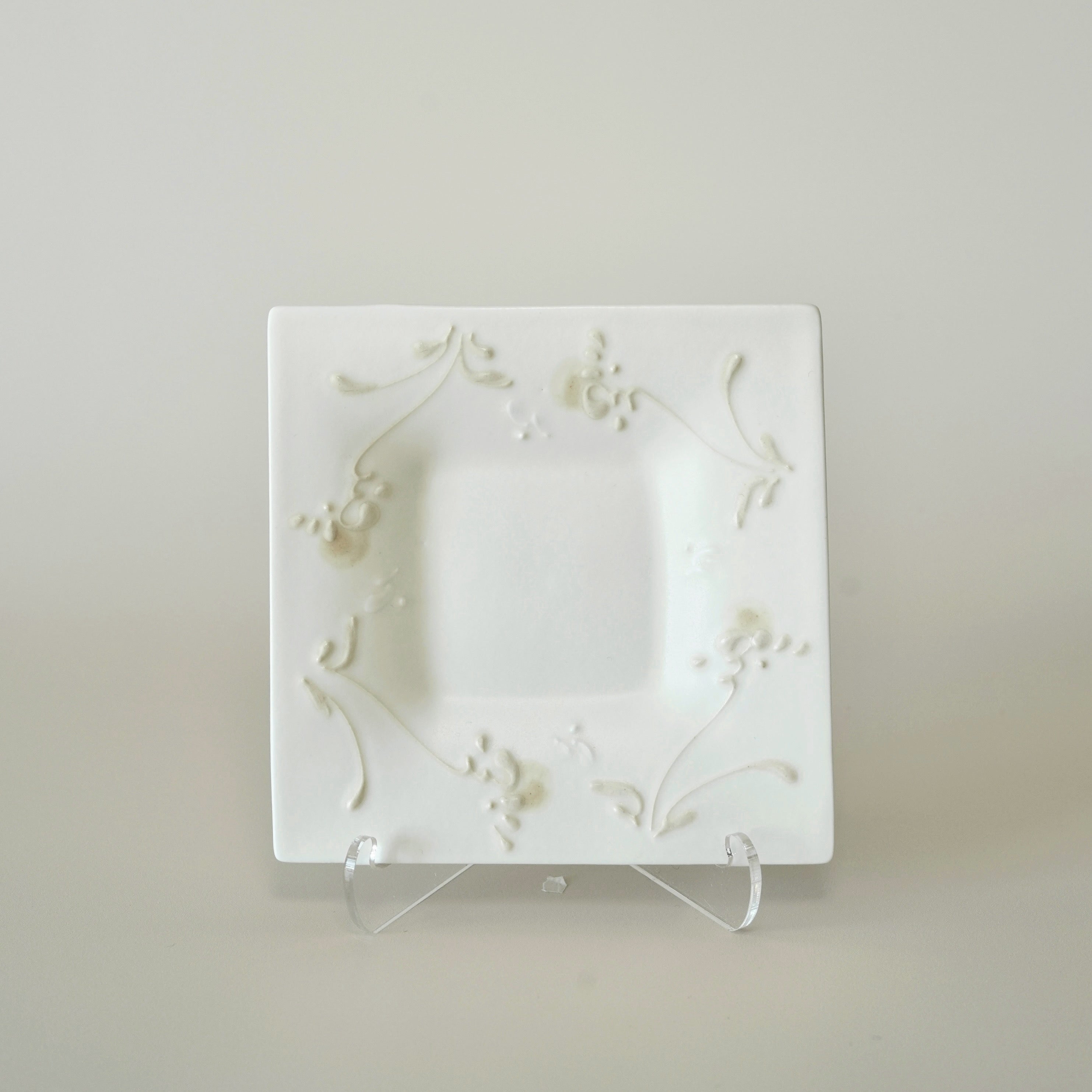 Dandelion Relief Square Dish